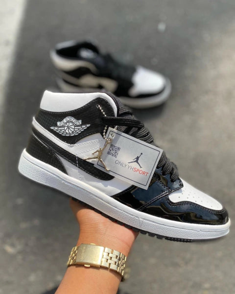 Nike Air Jordan 1 Retro High OG 'Black White'