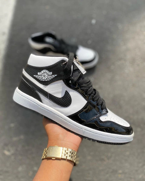 Nike Air Jordan 1 Retro High OG 'Black White'