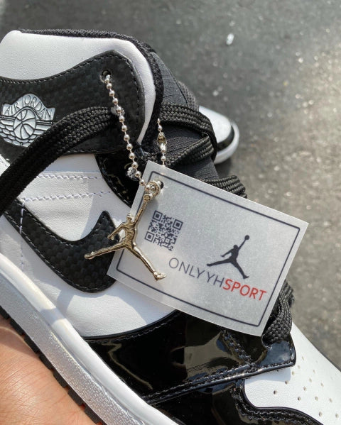 Nike Air Jordan 1 Retro High OG 'Black White'