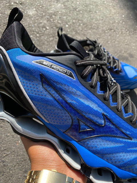 Mizuno Wave Prophecy 11