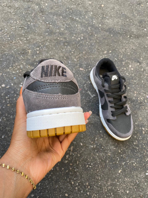Dunk Low SB