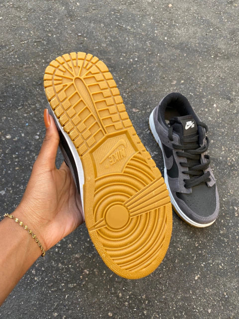 Dunk Low SB