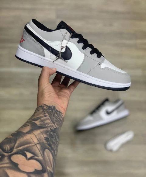 Air Jordan 1 Low Light Smoke Grey