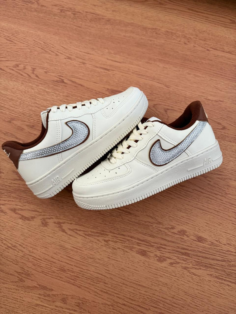 AIR FORCE 1 CARAMEL/SHINE SAND