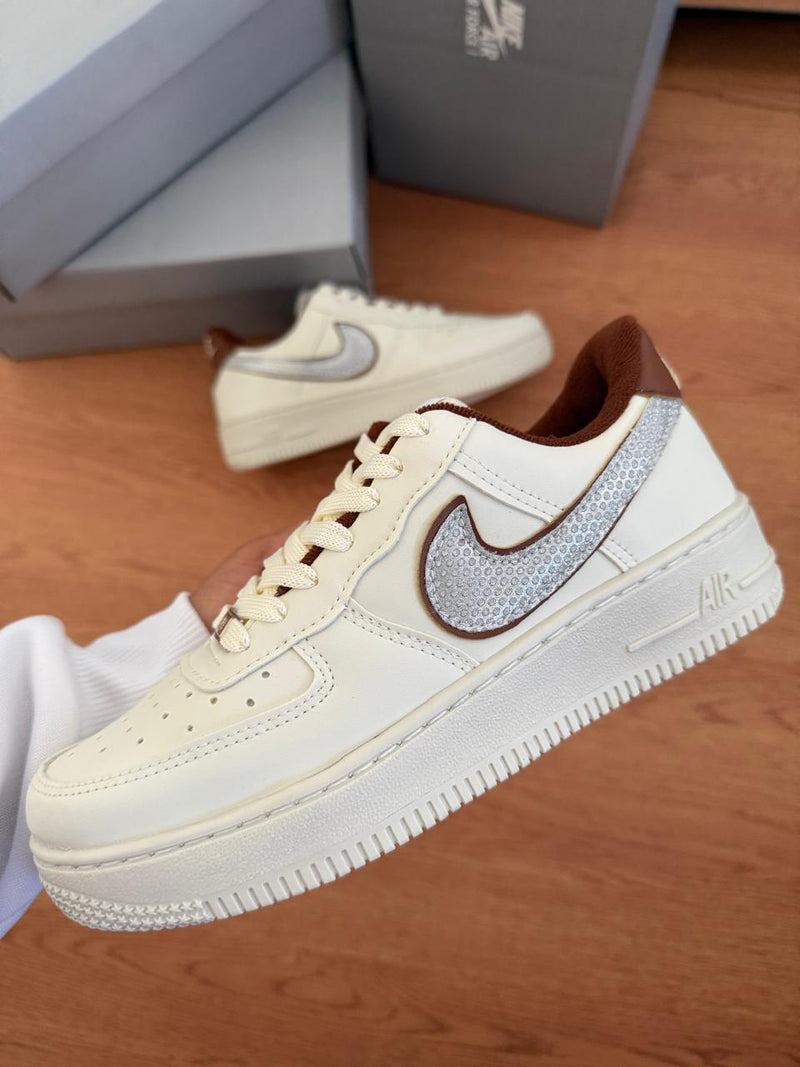 AIR FORCE 1 CARAMEL/SHINE SAND